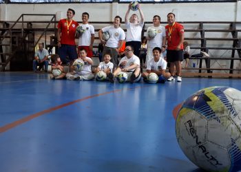 Lanzan escuela de fútbol para niños y niñas con Síndrome de Down en Chillán