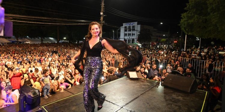 Más de 5 mil personas disfrutaron la primera noche del X Festival del Folclore