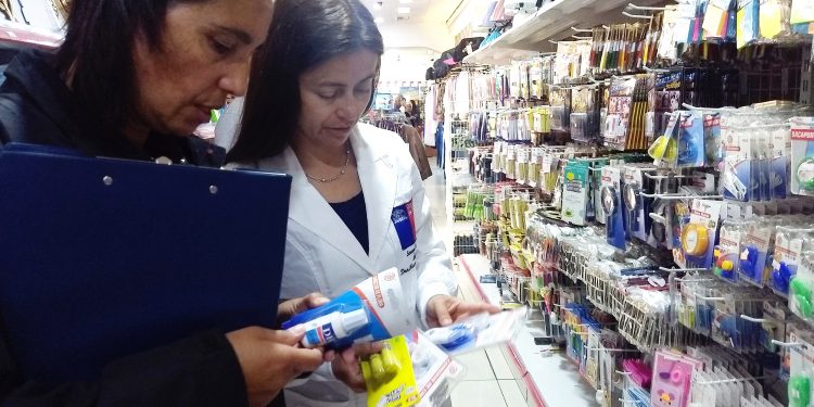 Aplican sumario sanitario a importadora china y «Regalópolis» en Chillán