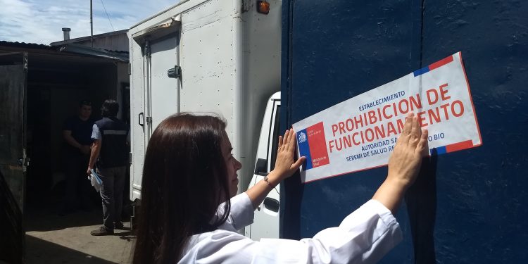 Inician sumario a dos fábricas de cecinas de calle Sargento Aldea en Chillán