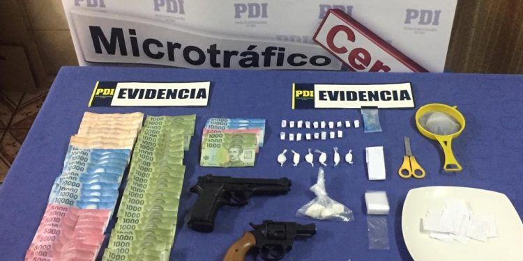 Detienen a tres personas y decomisan droga en Dichato