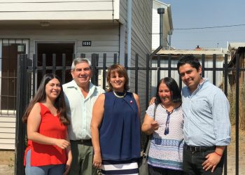 Entregan llaves a vecina de Quirihue que perdió su casa producto de un incendio