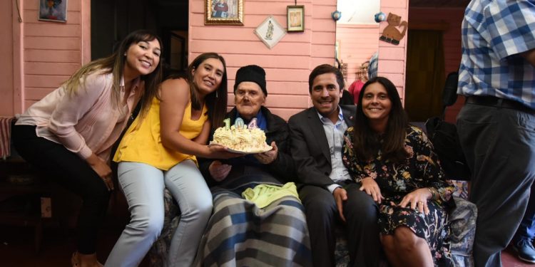 Celebran cumpleaños 104 de José Rosales uno de los adultos mayores más longevos de Ñuble