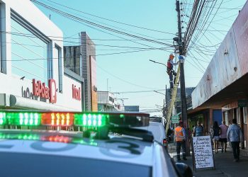 Más de 519 metros de cables en desuso han sido retirados en el centro de Chillán