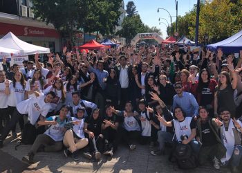 Jóvenes cambiaron el mechoneo por limpieza de calles en Chillán