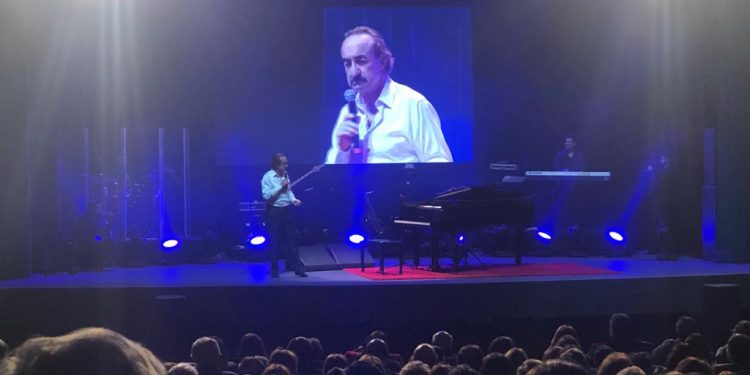Raúl Di Blasio encantó al público chillanejo con magistral actuación