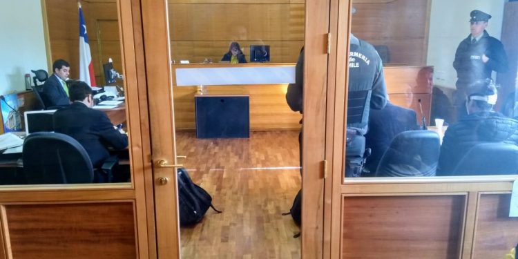 En prisión preventiva quedaron jóvenes asaltantes de Banco Estado en El Carmen