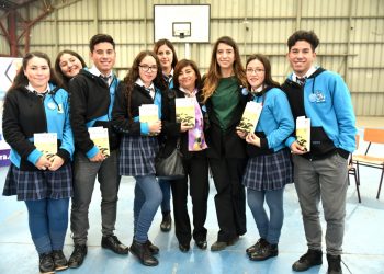 Liceo Técnico Violeta Parra de San Carlos fue epicentro en Día Internacional del Libro