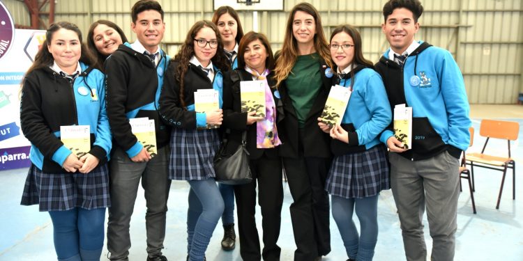 Liceo Técnico Violeta Parra de San Carlos fue epicentro en Día Internacional del Libro