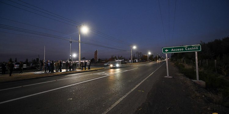 Inauguran 75 luminarias LED en variante Nahueltoro