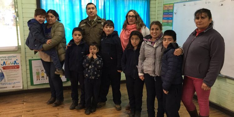 Yungay: Carabineros dicta talleres de ciberacoso, derechos y deberes de los niños