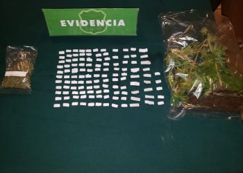 Detienen a vendedor y comprador de droga en Quillón