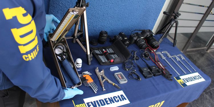 Detienen a sujeto que vendía por internet especies robadas desde una universidad chillaneja
