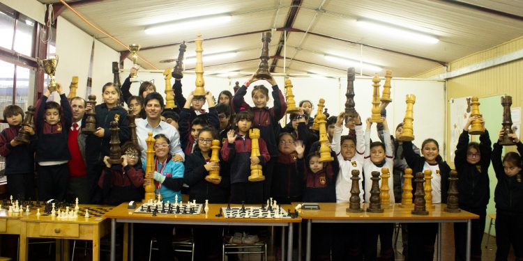 Pequeña chillaneja con Síndrome de Down clasificó a Regional de Ajedrez