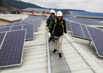 Instalan 188 paneles solares en liceo de Coelemu
