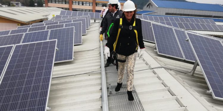 Instalan 188 paneles solares en liceo de Coelemu