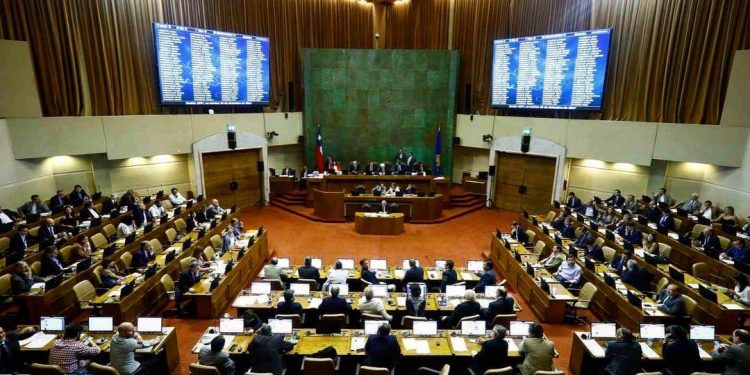 Oficialismo y oposición en Ñuble se enfrentan por Reforma de Pensiones