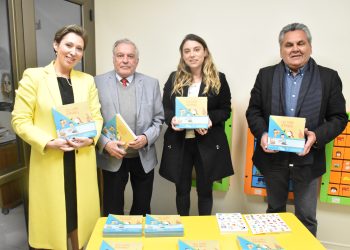 Bulnes: Entregan material didáctico para niños que asisten a procedimientos judiciales
