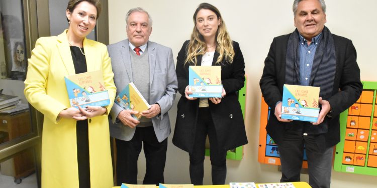Bulnes: Entregan material didáctico para niños que asisten a procedimientos judiciales