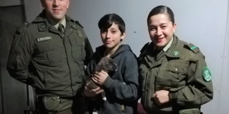 Carabineros premia esfuerzo de joven yungayino