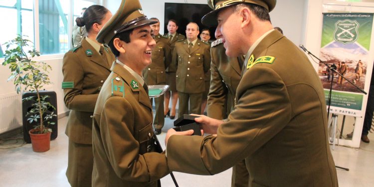 Joven con capacidades diferentes fue investido como funcionario honorario de Carabineros