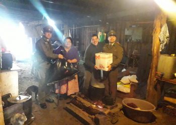 Coihueco: Carabineros entrega víveres a familias rurales vulnerables