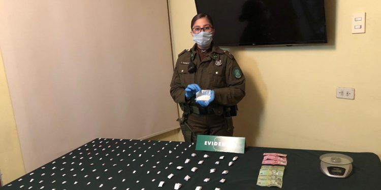 Detienen a pareja que vendía droga frente a sala cuna «Gotitas de Amor» en Chillán