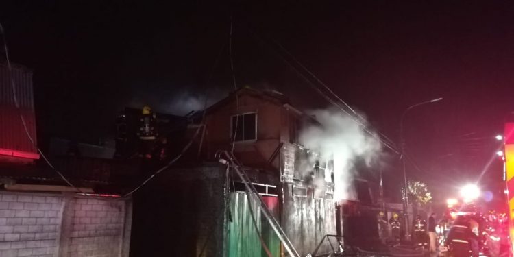 Incendio consumió vivienda en Villa Ríos del Sur en Chillán