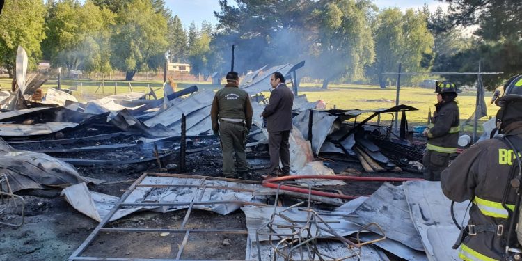 Quillón: Niño de 10 años muere en incendio al interior de su domicilio