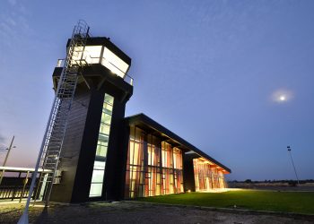 Carvajal y Harboe fustigan al gobierno por no incluir a Ñuble en Plan Aeropuertos