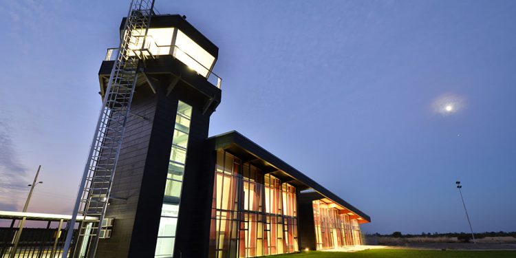 Carvajal y Harboe fustigan al gobierno por no incluir a Ñuble en Plan Aeropuertos