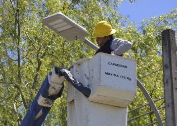 Dan luz verde a recambio de 12.454 luminarias LED en Chillán
