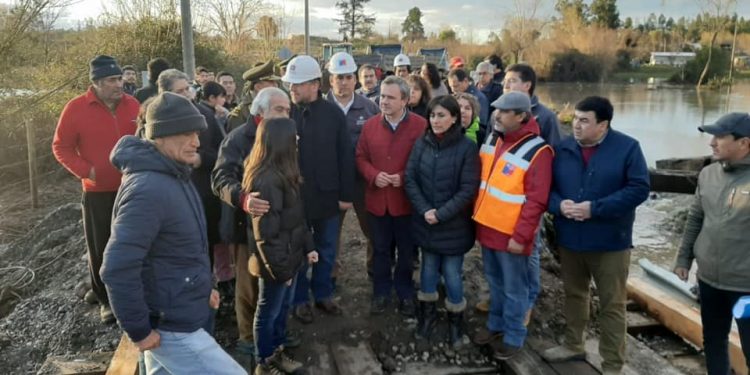 Ministro Moreno visitó Bulnes para evaluar emergencia tras lluvias
