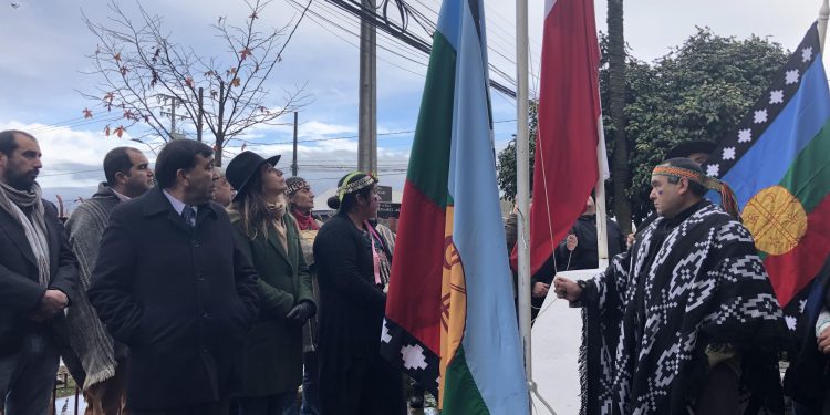 Celebran We Tripantu izando bandera mapuche en El Carmen