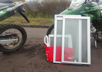 Detienen a dos sujetos que se robaron las ventanas de los baños públicos de Quillón