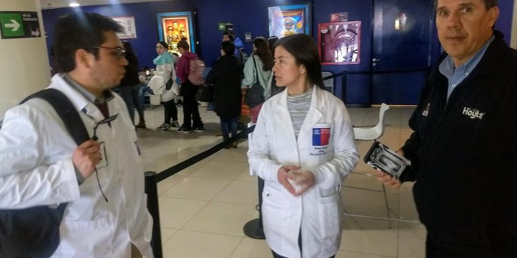 Fiscalizan cine Hoyts y patio de comidas del mall en Chillán