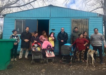 Entregan ayuda a familias de campamento Oro Verde