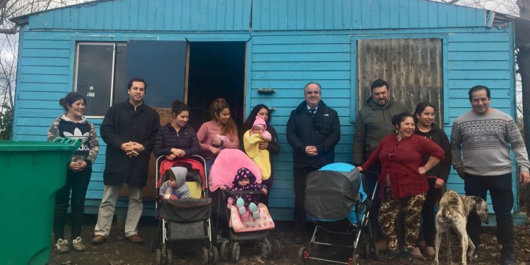 Entregan ayuda a familias de campamento Oro Verde
