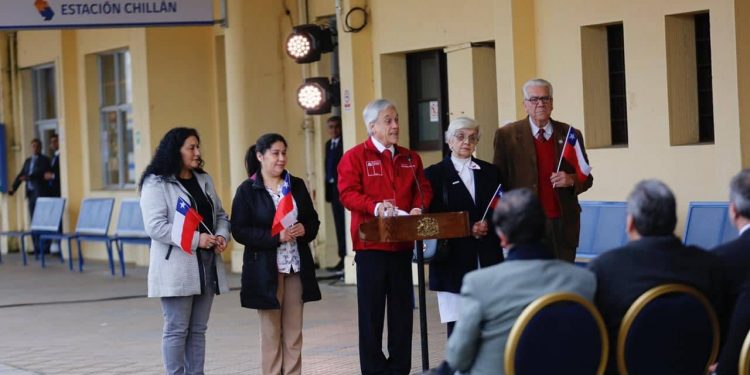 Piñera anuncia 12 recorridos diarios y servicio express de tren Chillán-Santiago