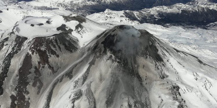 Refuerzan medidas por volcán Chillán: No acercarse a cráter activo y radio de exclusión de 3 y 5 km