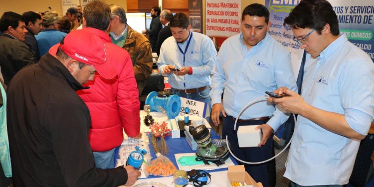 Más de 300 dirigentes reunió la primera Feria Regional de Proveedores de Sistemas de Agua Potable Rural