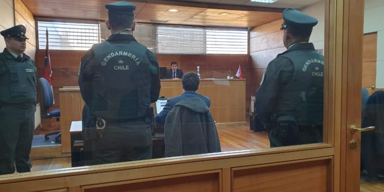 En prisión preventiva sujeto que perdió su celular donde almacenaba pornografía infantil en Chillán