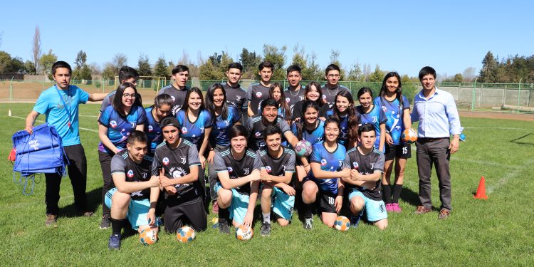 Más de 700 estudiantes de El Carmen participaron de la octava Feria de Promoción del Deporte