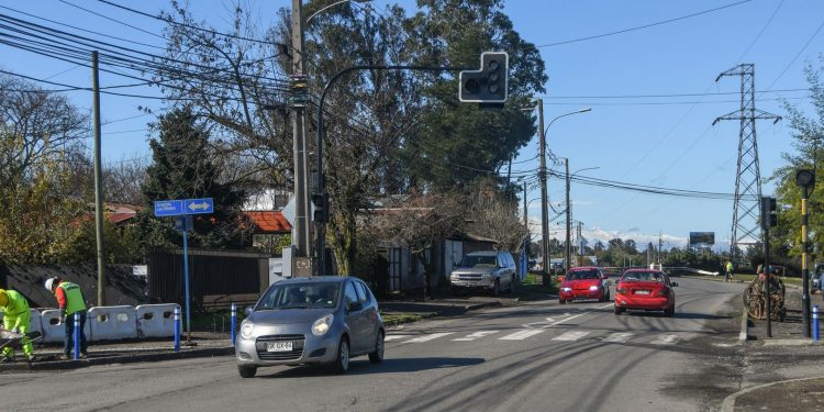 Nuevos semáforos regulan tráfico en avenidas Río Viejo y Diagonal Las Termas