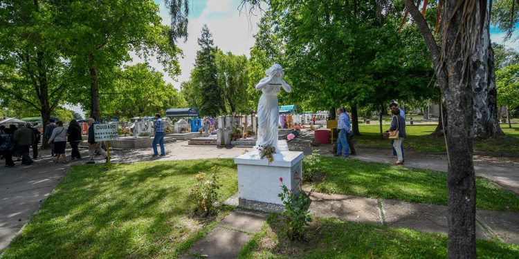 Se esperan desde este jueves miles de visitantes en cementerios municipales