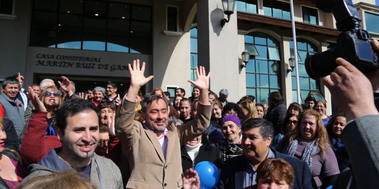 Felipe Aylwin reasume funciones en el municipio de Chillán Viejo