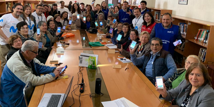Capacitan a adultos mayores de Chillán y Chillán Viejo con el taller «Renacer Digital»