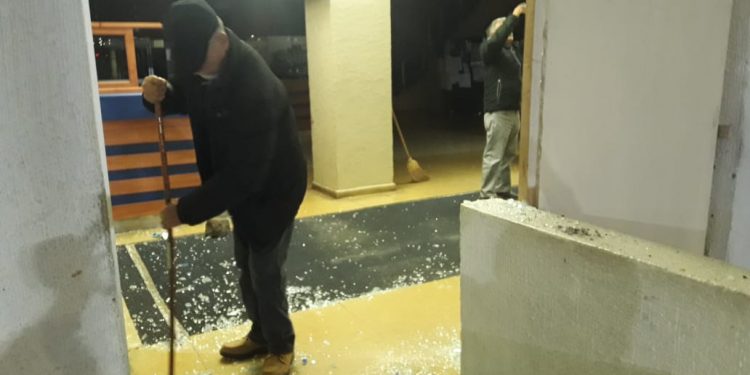 Municipio de Chillán lamenta ataque a edificio consistorial con personal en su interior