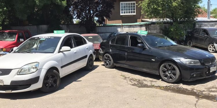 Detienen a dos sujetos por porte de licencia de conducir falsa en Chillán