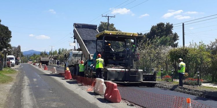 Realizan reparación de baches en ruta Huape- Quinchamalí